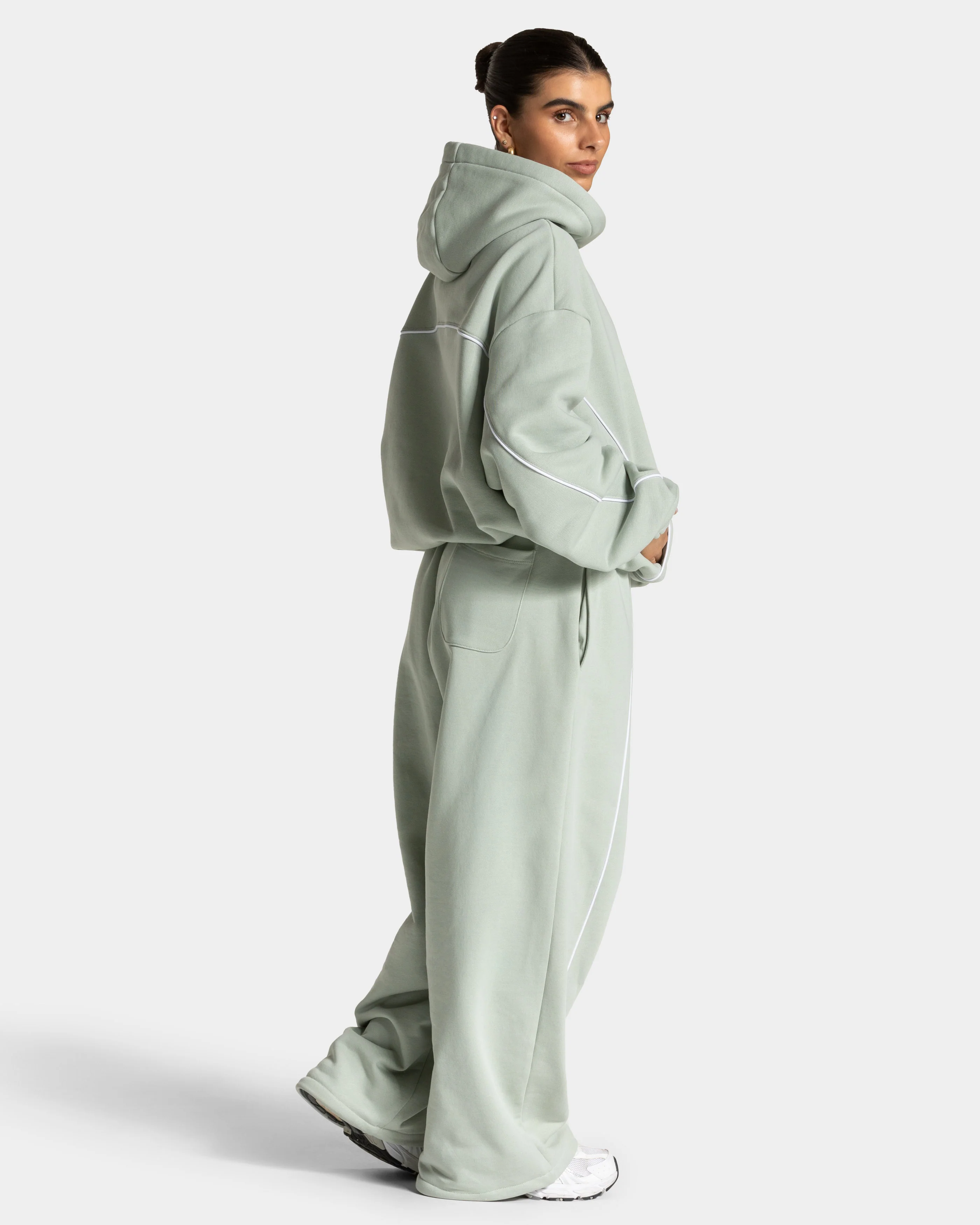 Contrastline Hooded Sweater "Pistachio" - Image 5