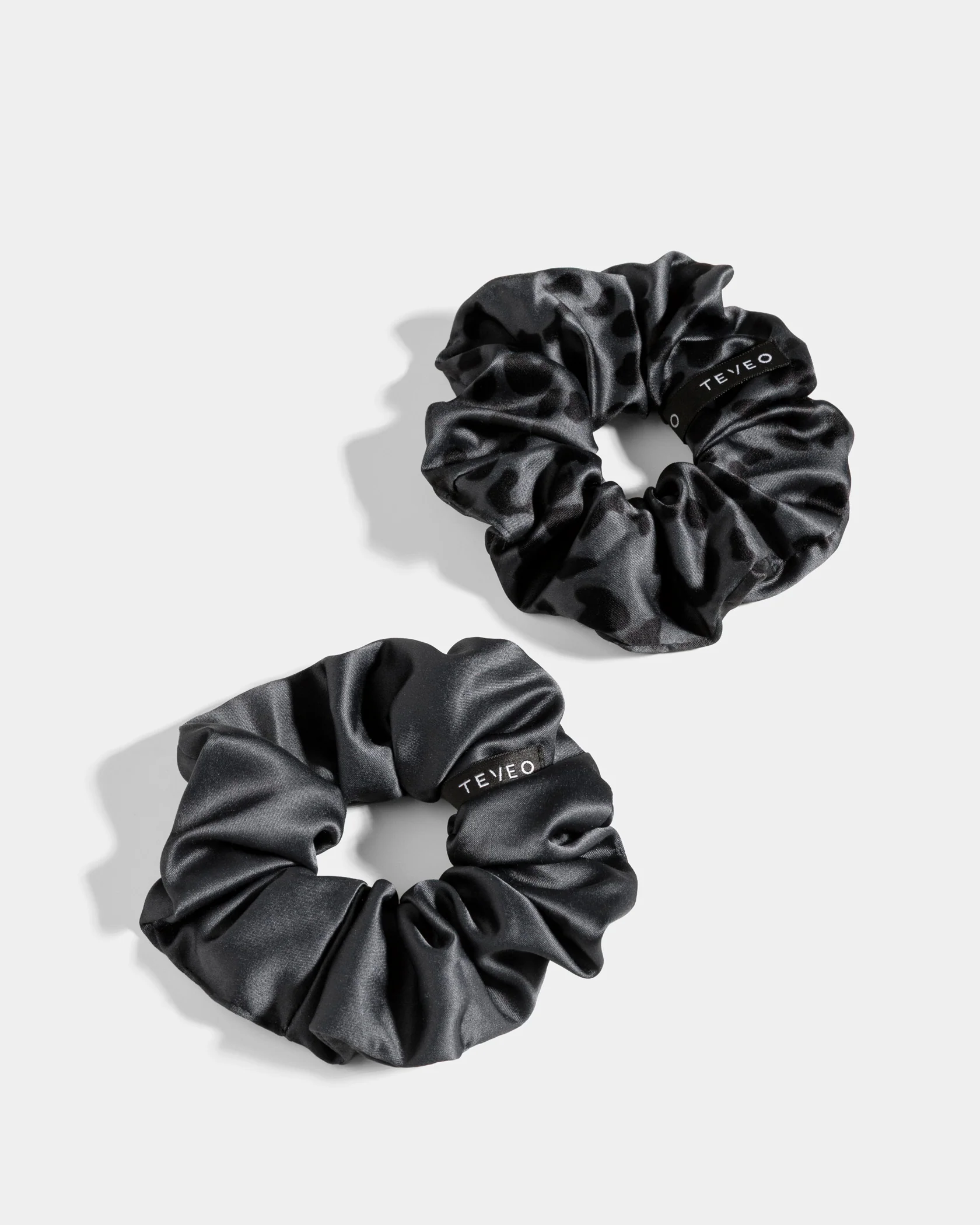 Contrastline Scrunchies (2er-Pack) ''Leo - Schwarz'' - Image 2