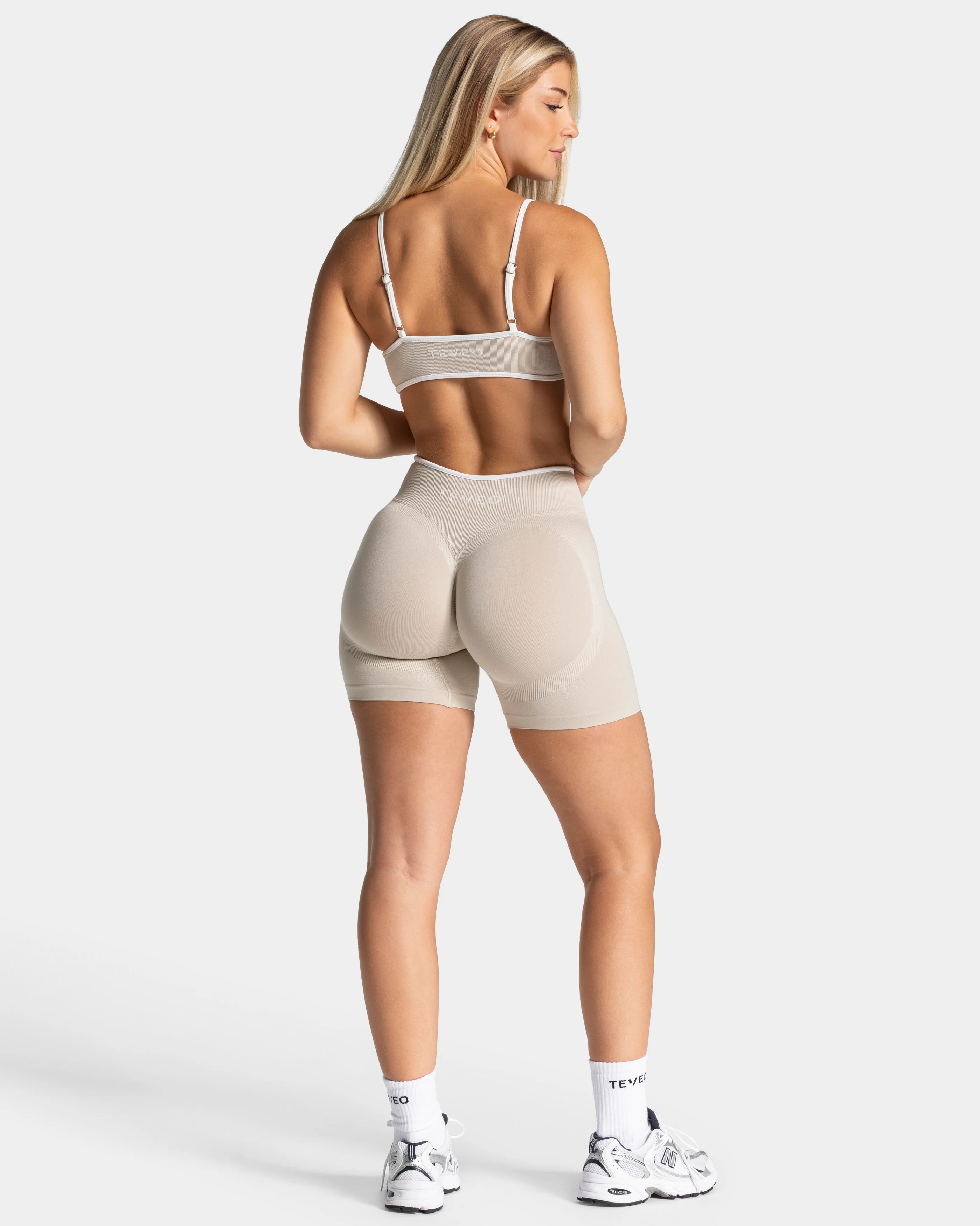 Contrastline Sculpt Scrunch Shorts "Cream" - Image 5