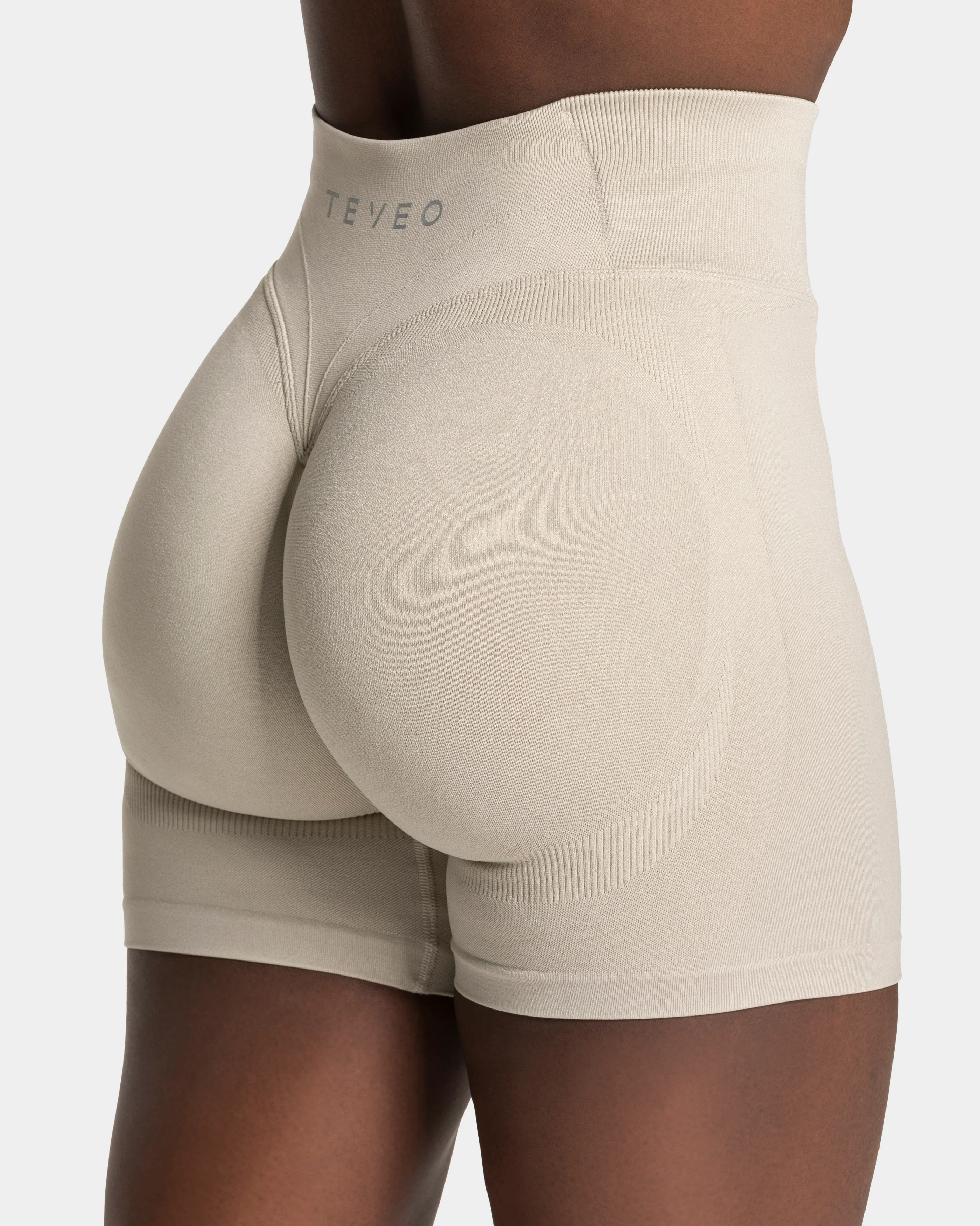 END Running Sculpt Scrunch Shorts "Latte" - Image 4