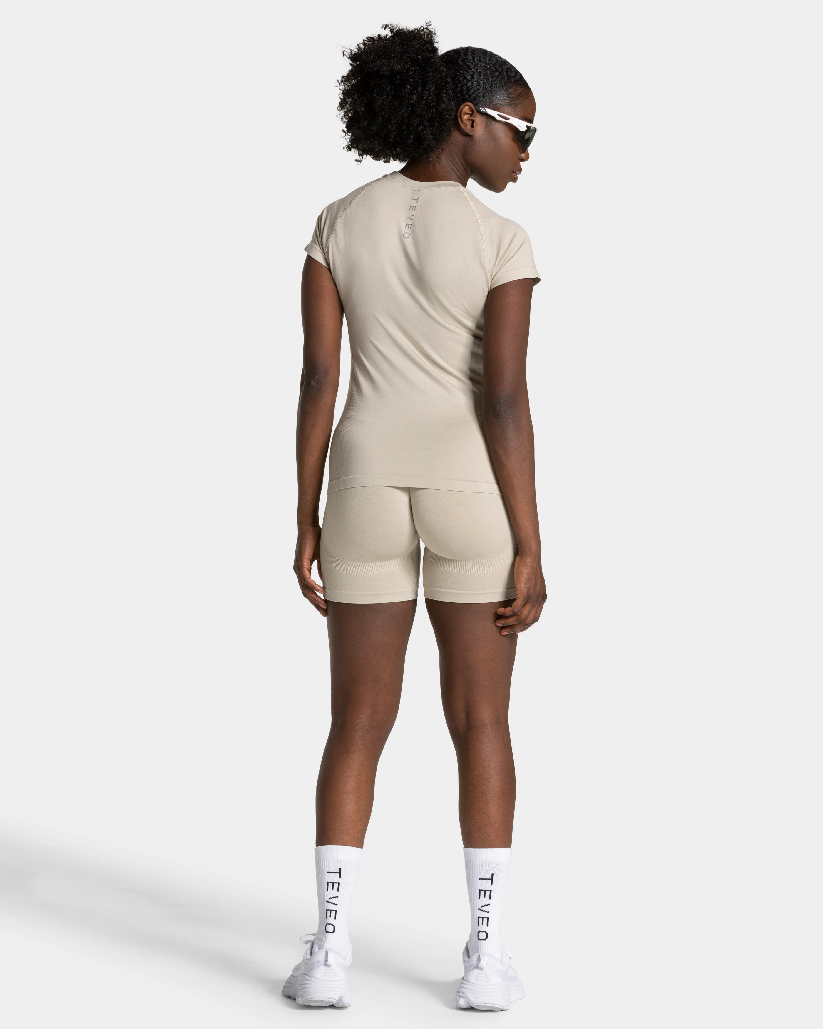 END Running Sculpt Scrunch Shorts "Latte" - Image 5