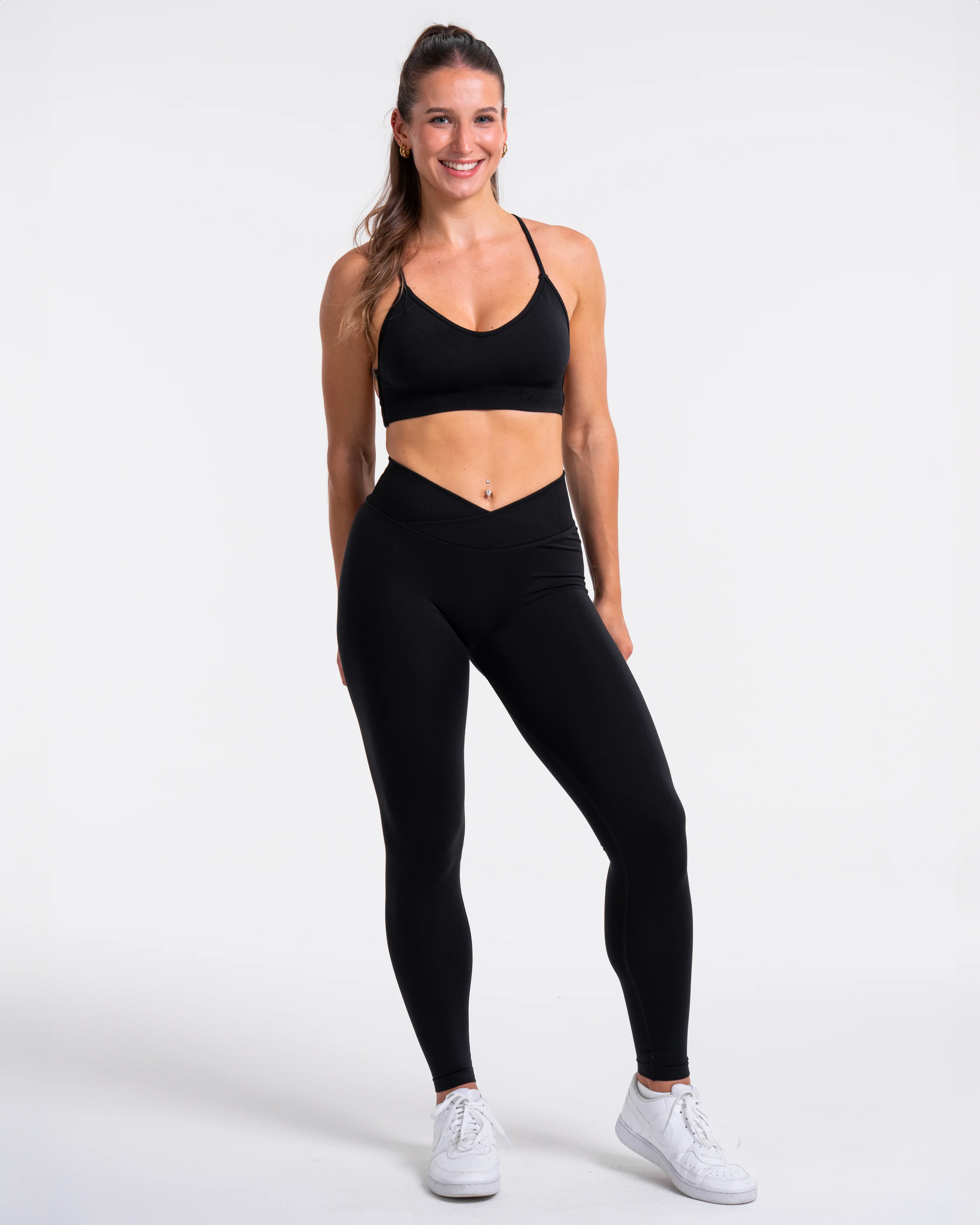 Fearless V-Shape Covert Scrunch Leggings "Schwarz" - Image 3