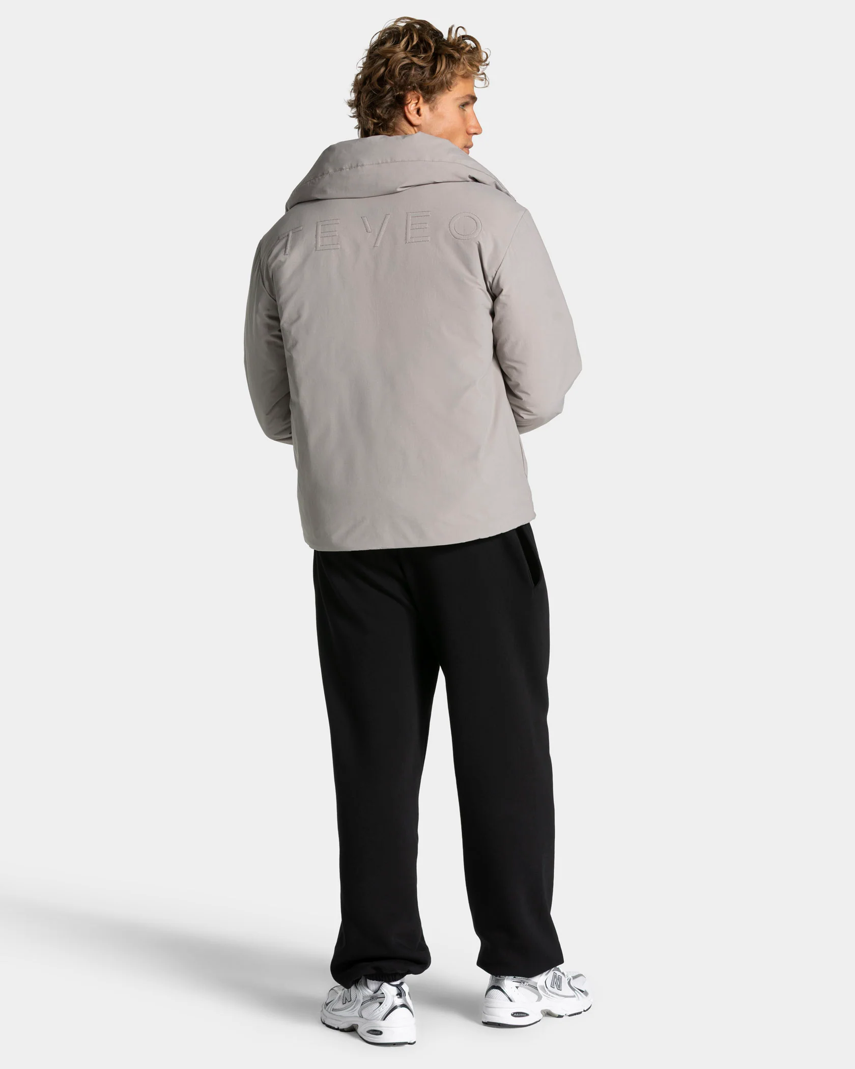 Studio Puffer Jacke "Smoke" - Image 5