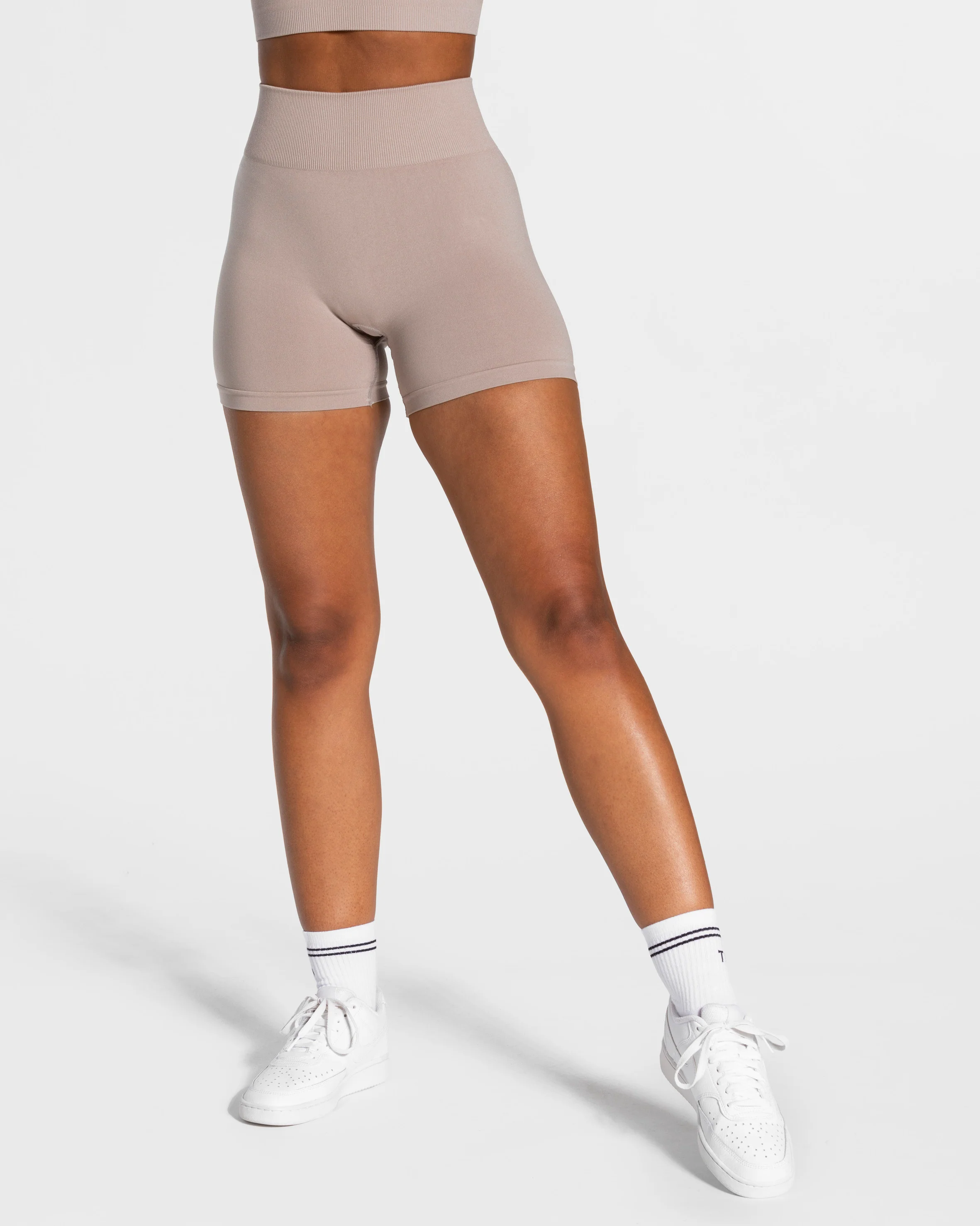Timeless Scrunch Shorts "Dust"